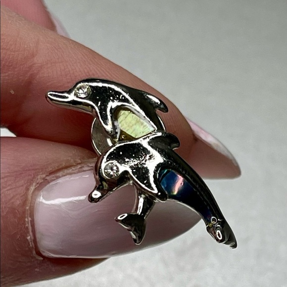 Vintage Silver Tone Dolphin Brooch Pin Jewelry Rhinestone Eyes Abalone Shell - Picture 1 of 4